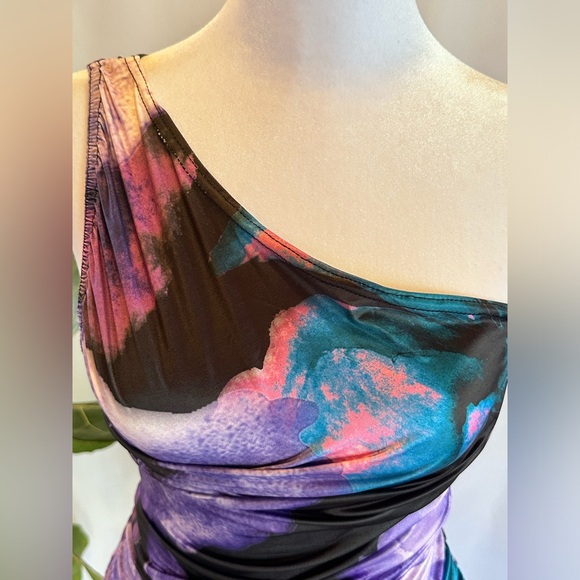 BooHoo Multicolor, Blue, Purple, Pink, One Shoulder Slinky Top Size 8. NWT. - Picture 3 of 6